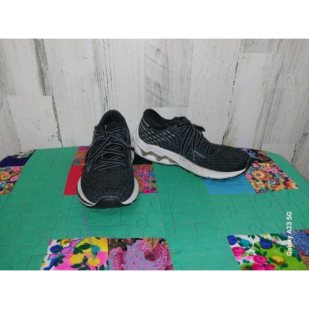 Mizuno Women's Wave Inspire 17 Running Shoe Black-Platinum Size 8